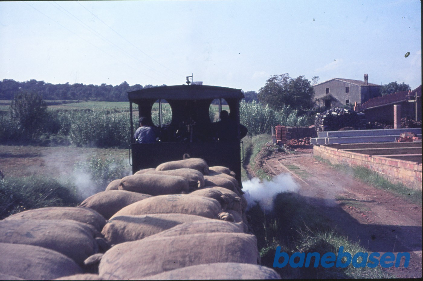 Damplokomotiv nr. 6 med blandettog Damplokomotiv nr. 6 med blandettog