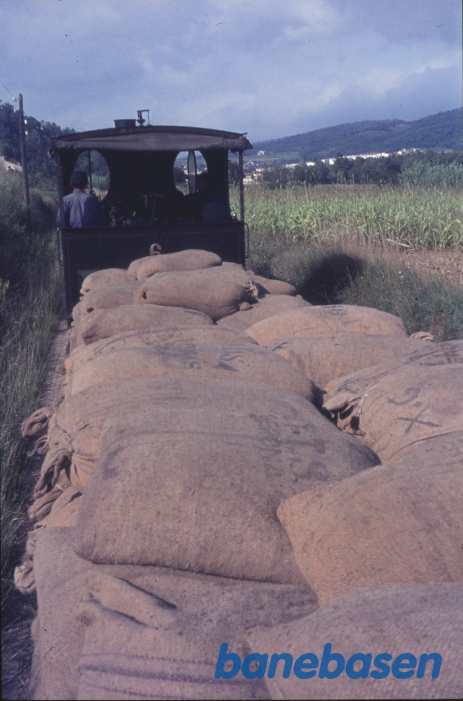 Damplokomotiv nr. 6 med blandettog Damplokomotiv nr. 6 med blandettog