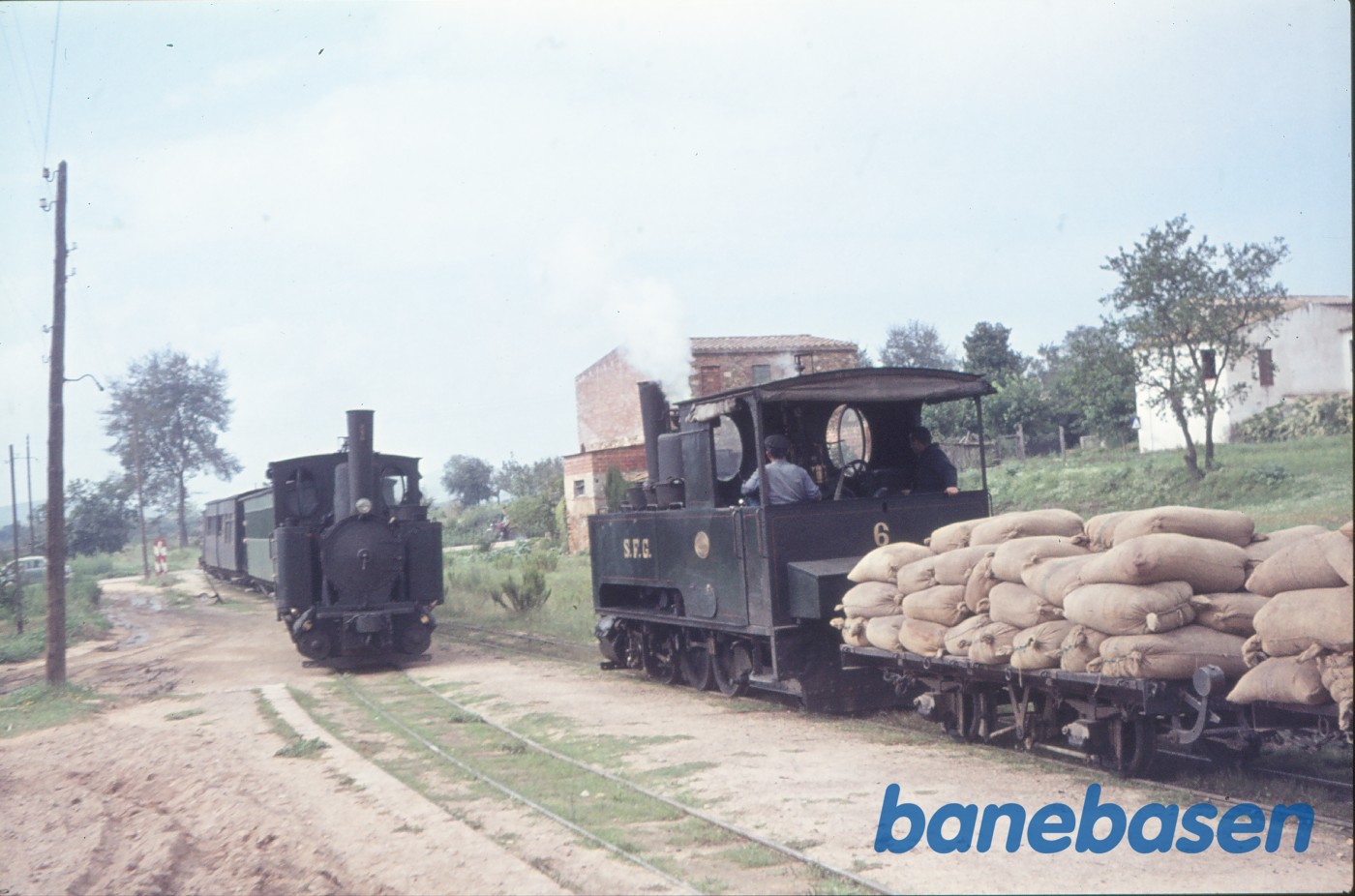 Krydsning midtvejs på banen Krydsning midtvejs på banen