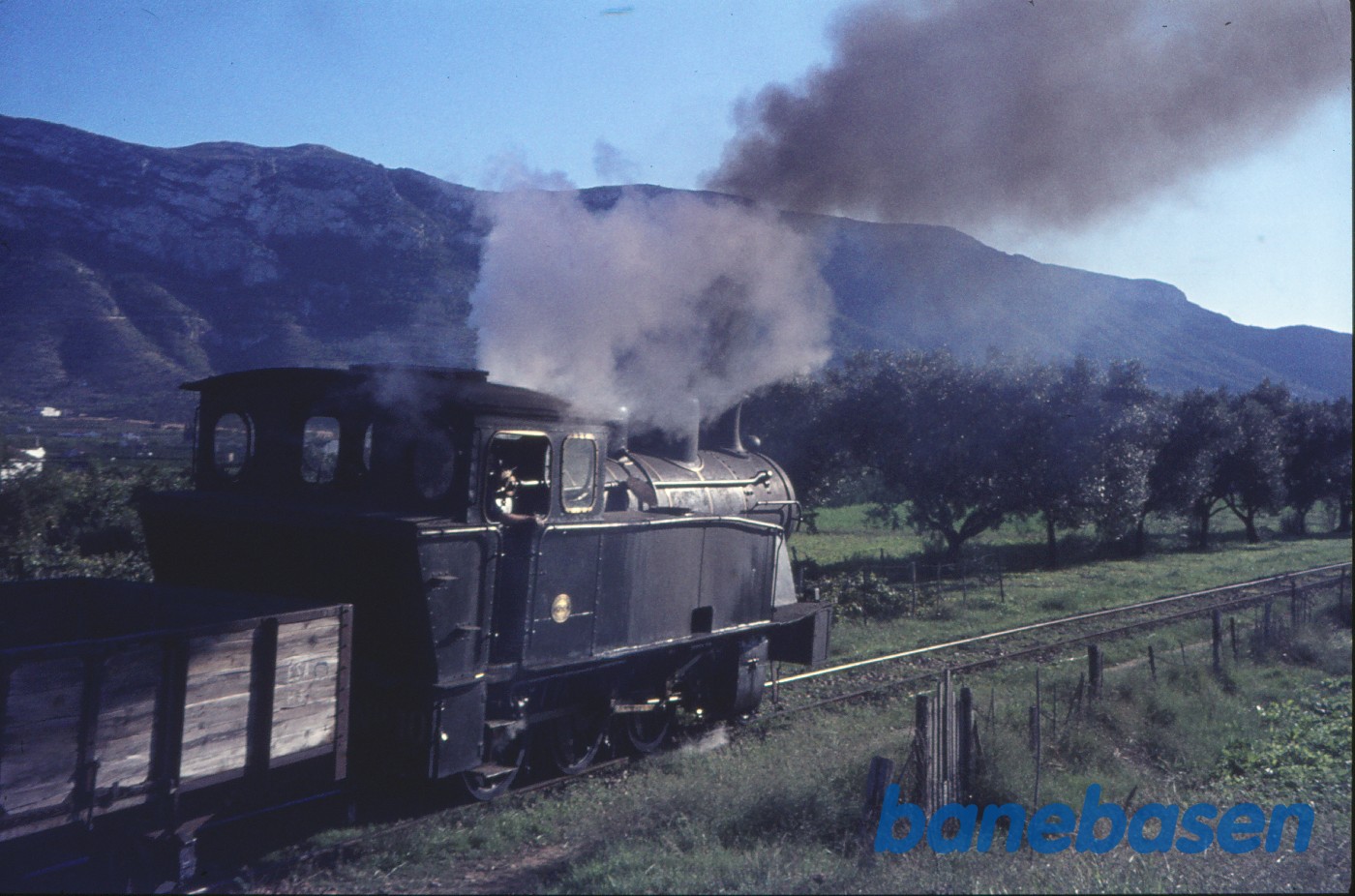 Damplokomotiv nr. 10 med blandettog Damplokomotiv nr. 10 med blandettog