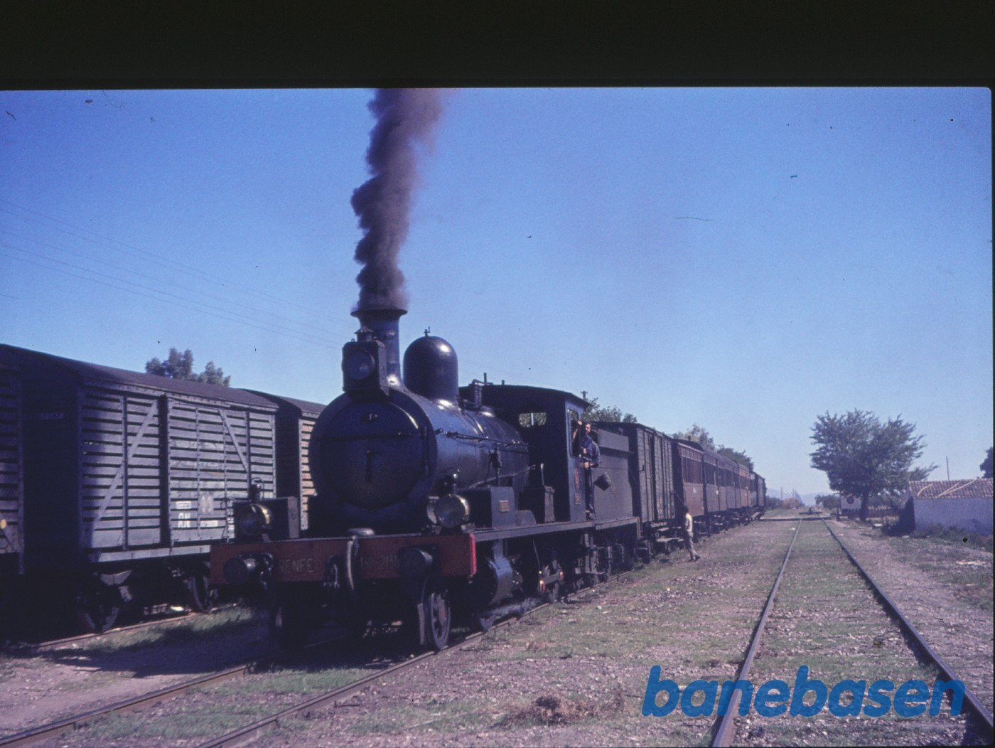 Damplokomotiv 130-2130 med persontog Damplokomotiv 130-2130 med persontog