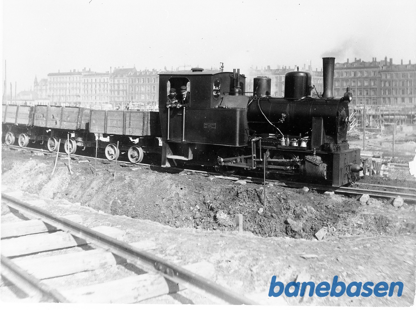 Damplokomotiv (Henschel & Sohn 6970/1905) ved anlæggelse af Københavns 3.banegård Damplokomotiv (Henschel & Sohn 6970/1905) ved anlæggelse af Københavns 3.banegård