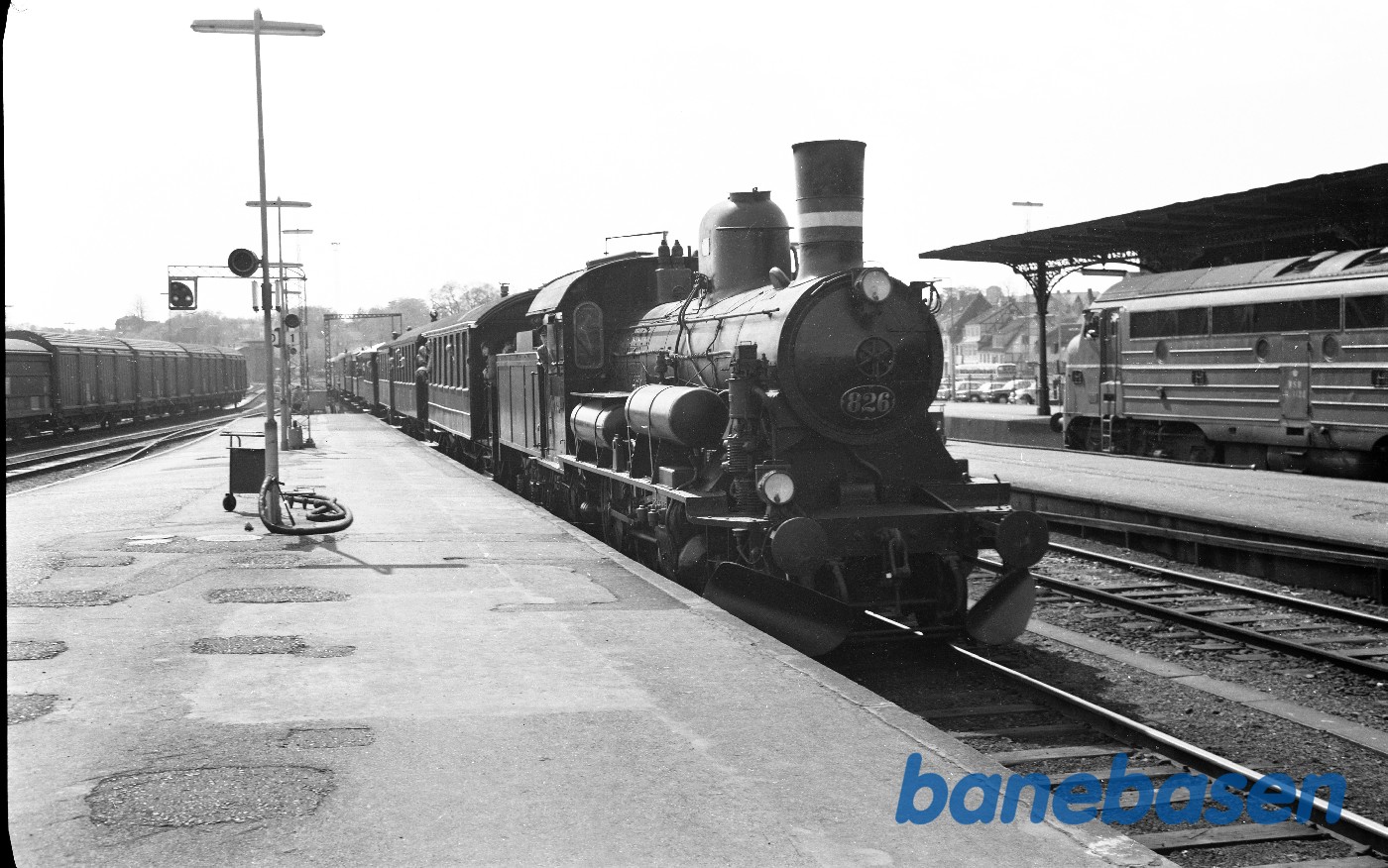 D 826 med udflugtstog D 826 med udflugtstog