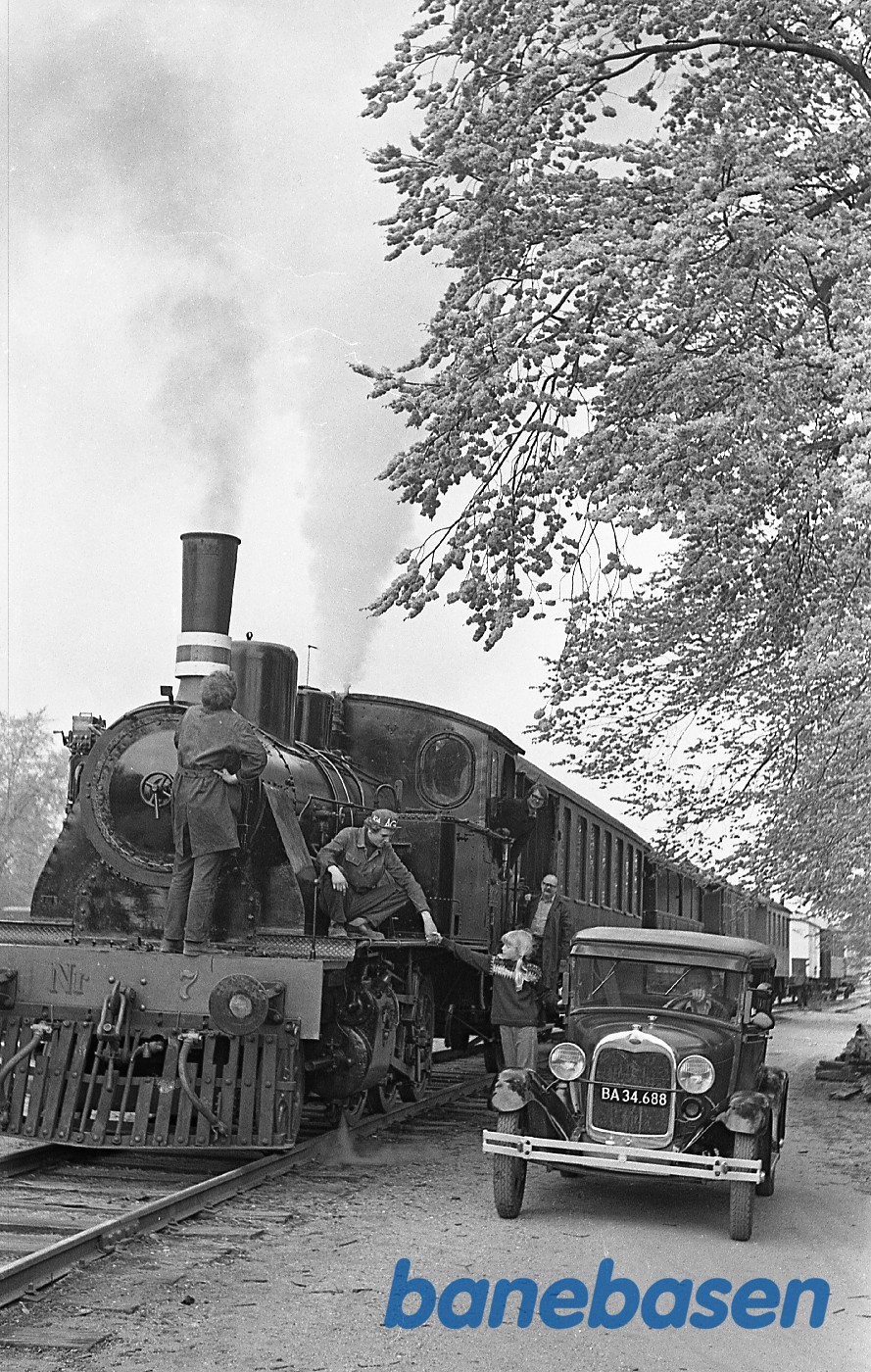 ØSJS nr. 7 under klargøring til kørsel med veterantog ØSJS nr. 7 under klargøring til kørsel med veterantog
