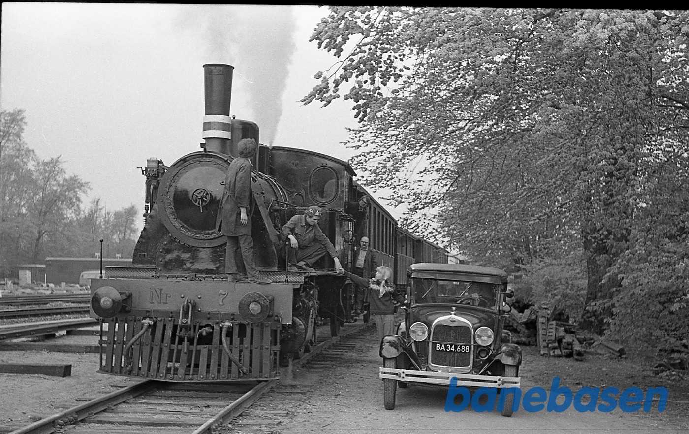 ØSJS nr. 7 under klargøring til kørsel med veterantog ØSJS nr. 7 under klargøring til kørsel med veterantog