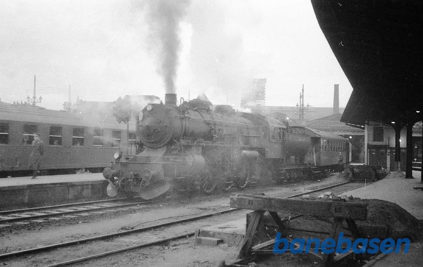 E-maskine med persontog E-maskine med persontog