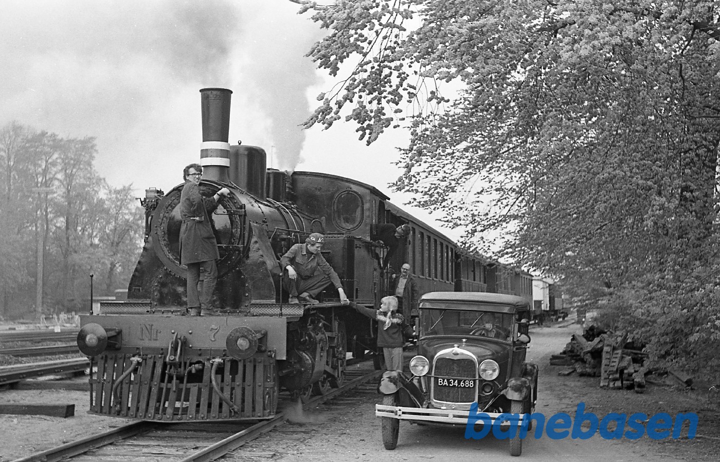 ØSJS nr. 7 under klargøring til kørsel med veterantog ØSJS nr. 7 under klargøring til kørsel med veterantog