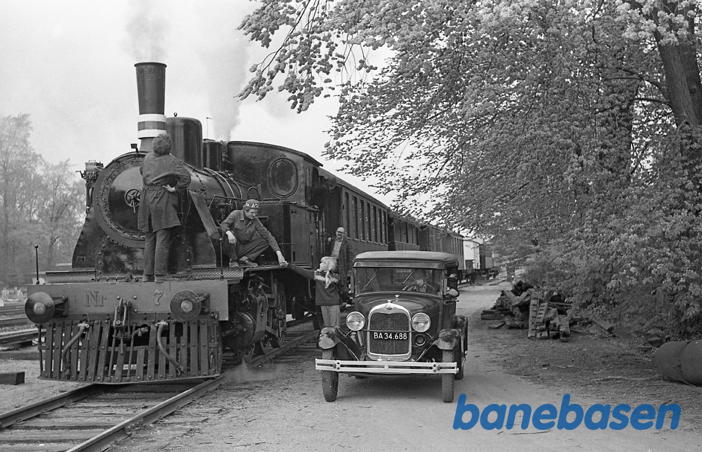 ØSJS nr. 7 under klargøring til kørsel med veterantog ØSJS nr. 7 under klargøring til kørsel med veterantog