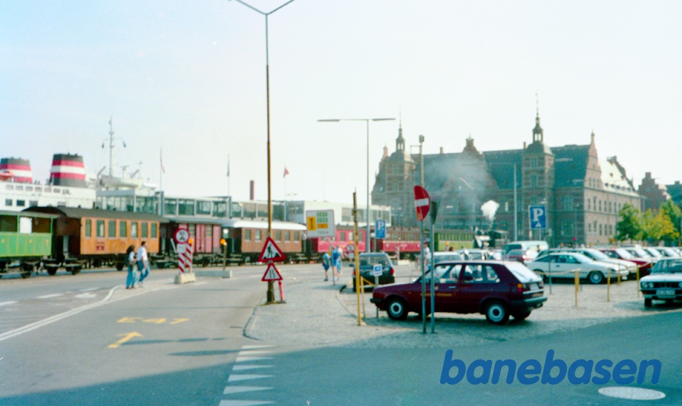 ØSJS nr. 7 med veterantog på havnen ØSJS nr. 7 med veterantog på havnen