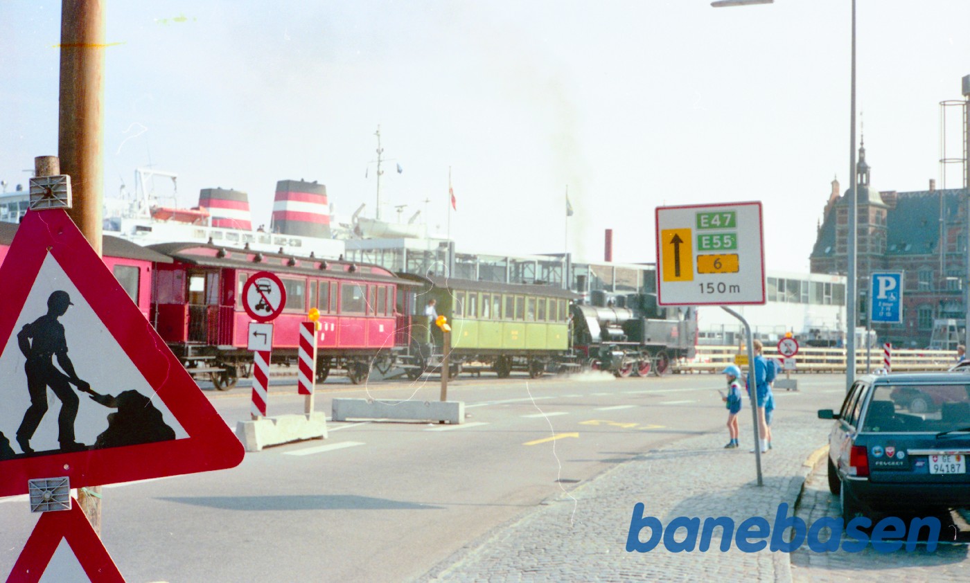 ØSJS nr. 7 med veterantog på havnen ØSJS nr. 7 med veterantog på havnen