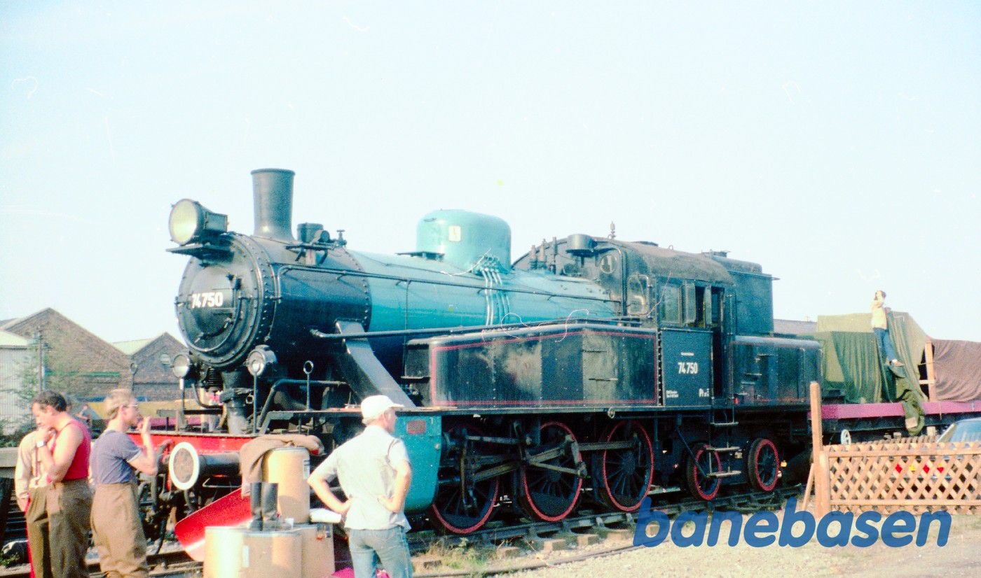 Damplokomotiv SJ S1 1928 "forklædt" som DR 74 750 Damplokomotiv SJ S1 1928 "forklædt" som DR 74 750