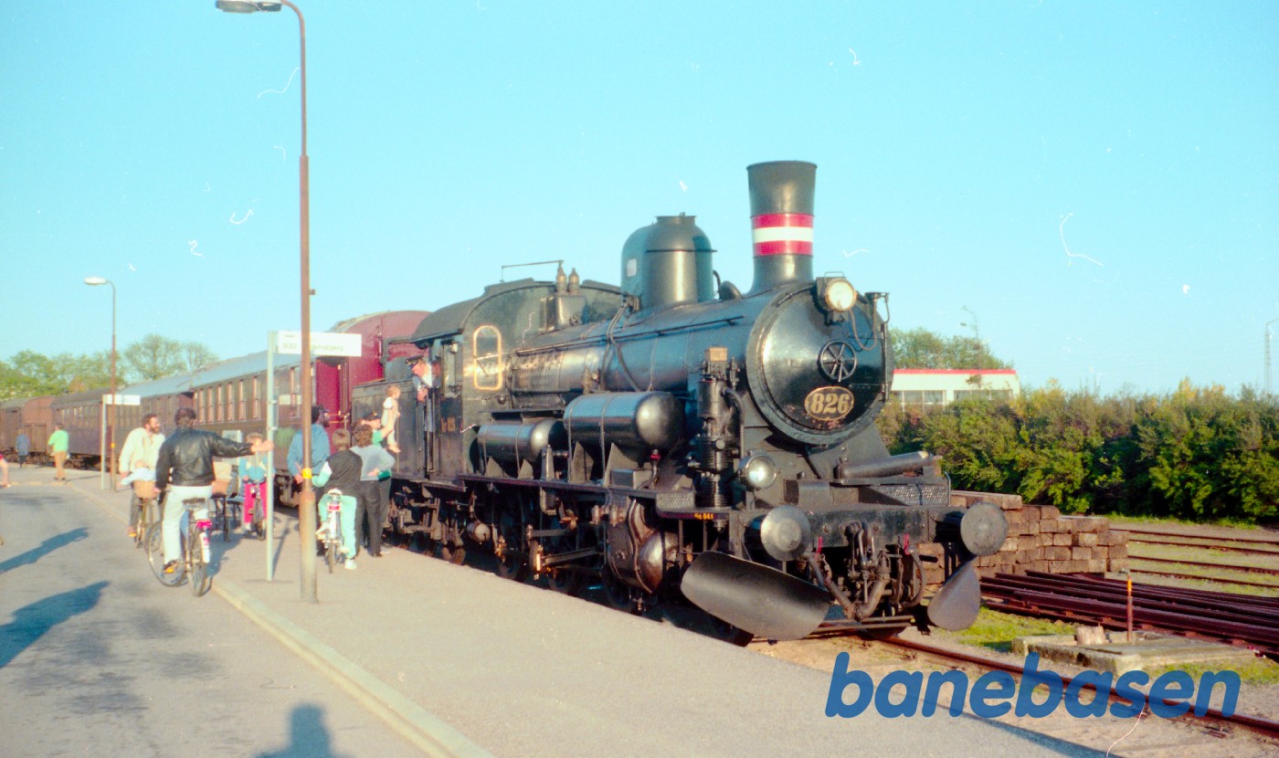 D 826 med veterantog D 826 med veterantog