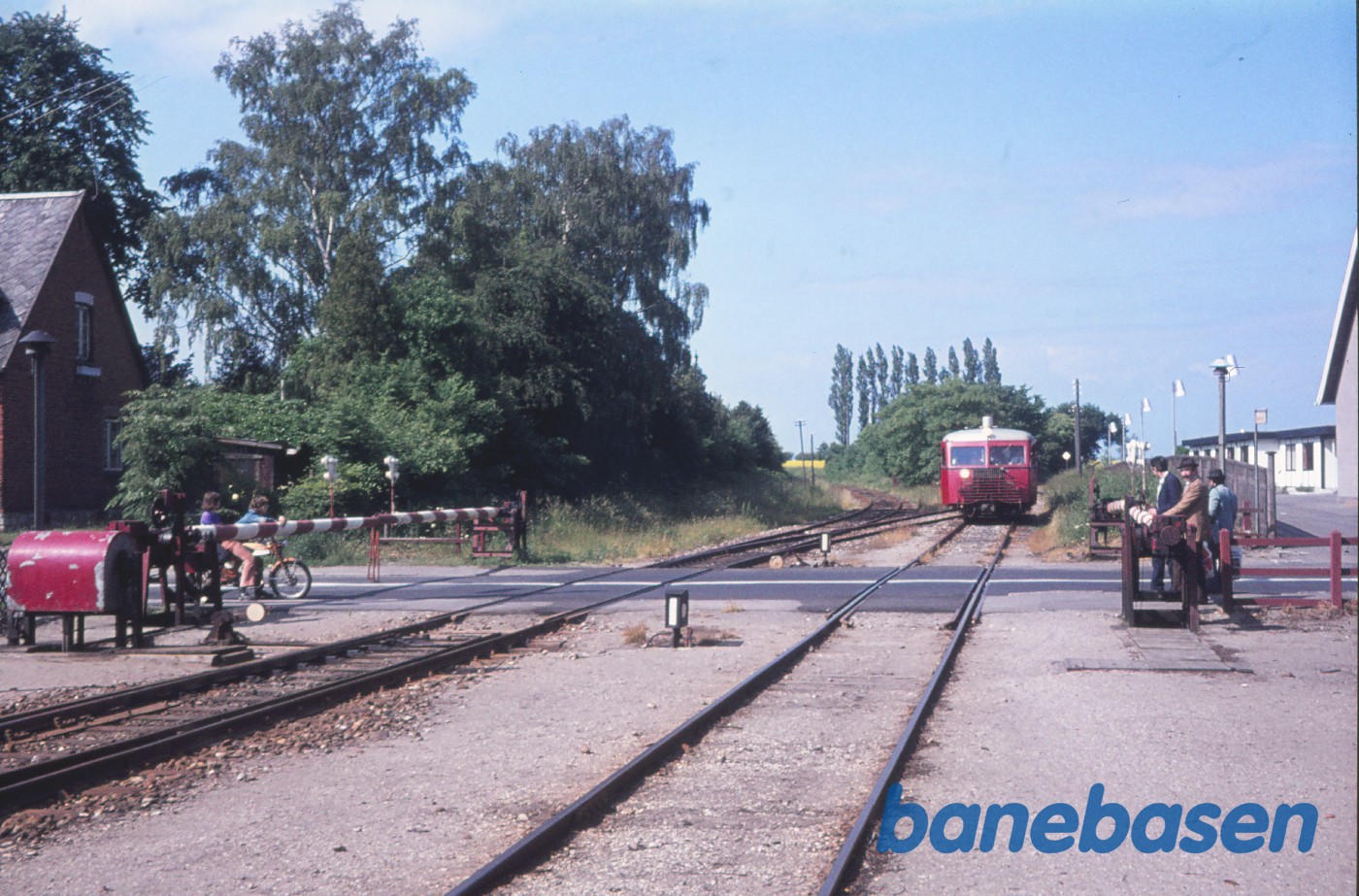 Haarlev station, indkørsel fra Rødvig og Køge Haarlev station, indkørsel fra Rødvig og Køge