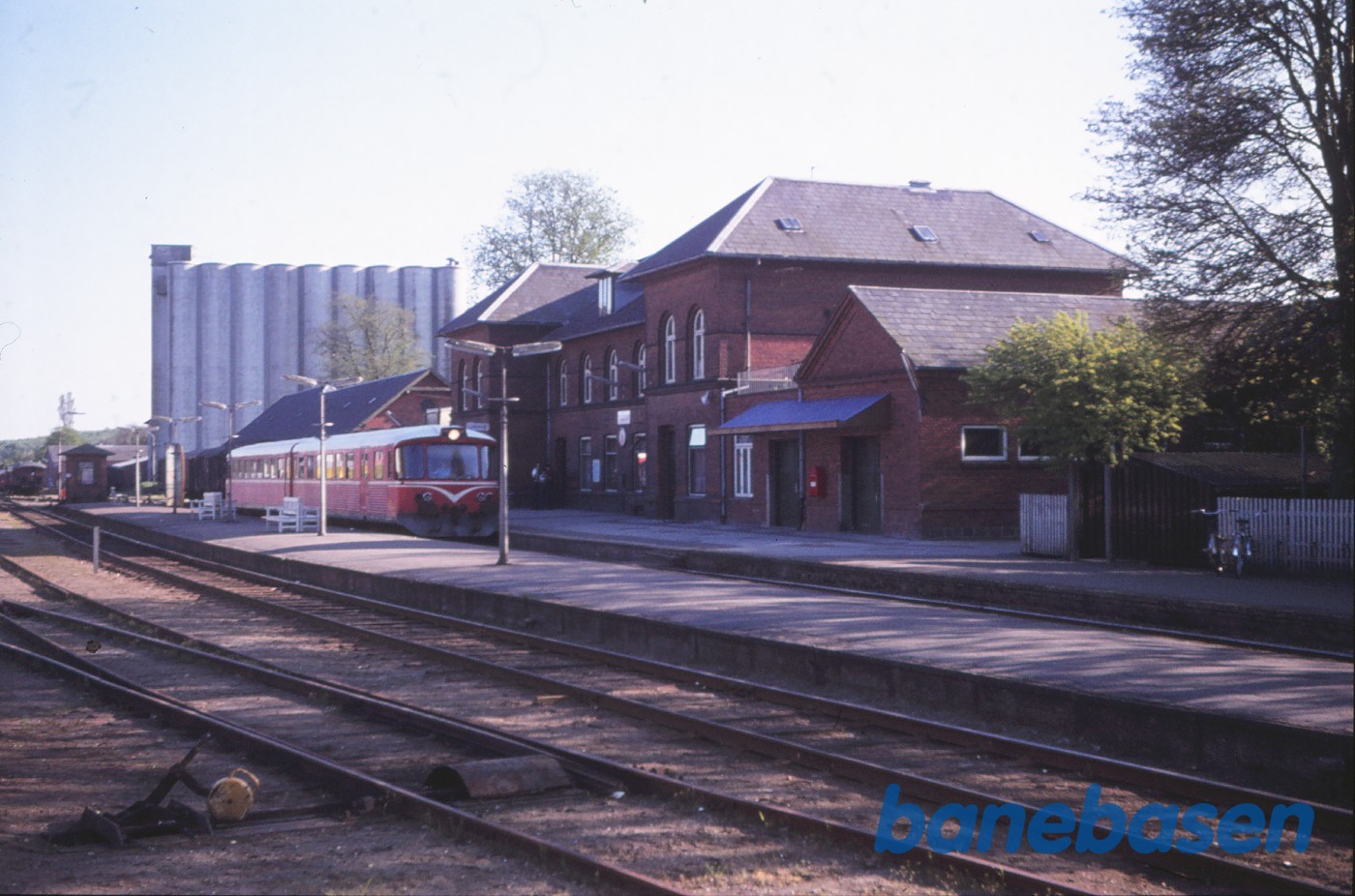 Odder station med Y-tog i spor 1 Odder station med Y-tog i spor 1