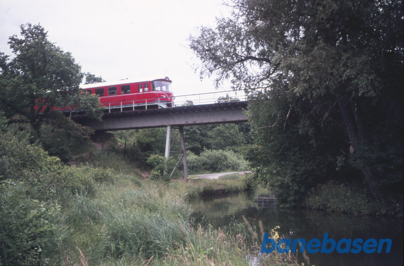 Y-tog på broen over Mølleåen Y-tog på broen over Mølleåen