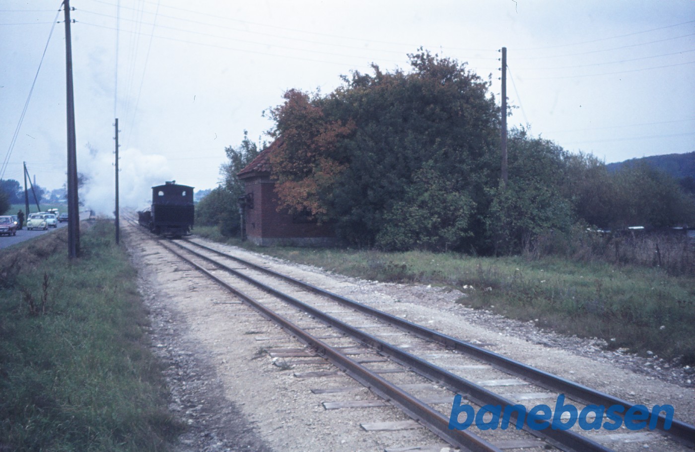 Damplokomotiv nr. IV med tog på vej mod Fakse Ladeplads Damplokomotiv nr. IV med tog på vej mod Fakse Ladeplads
