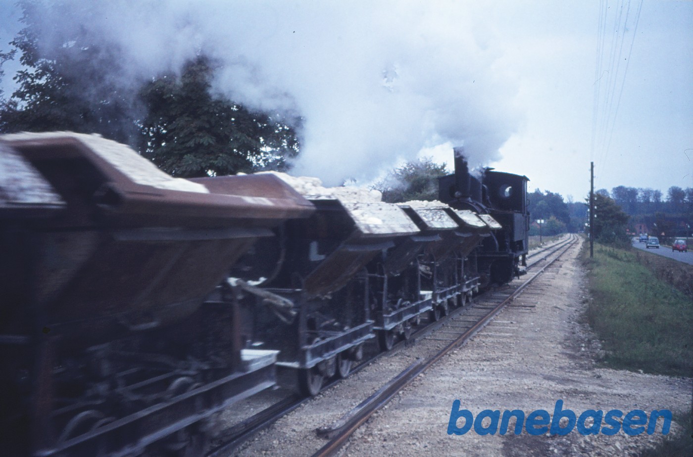 Damplokomotiv nr. IV med tog på vej mod Fakse Ladeplads Damplokomotiv nr. IV med tog på vej mod Fakse Ladeplads