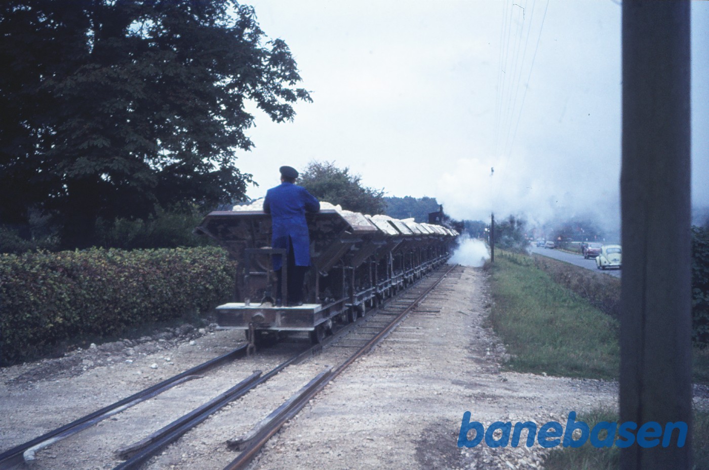 Damplokomotiv nr. IV med tog på vej mod Fakse Ladeplads Damplokomotiv nr. IV med tog på vej mod Fakse Ladeplads