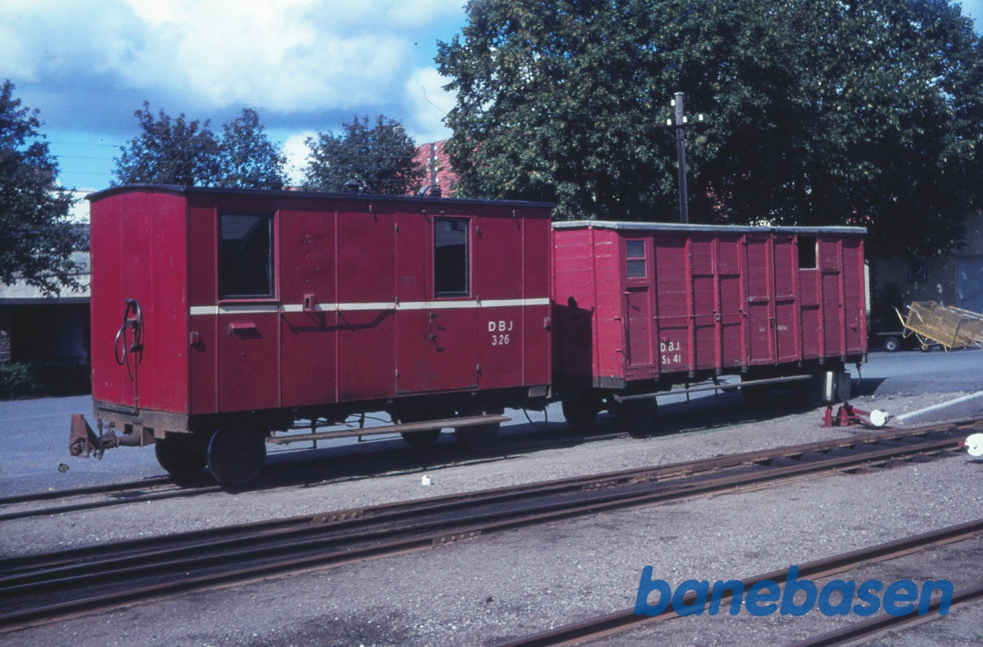 Postvogn 326 + bagagevogn SB 41 Postvogn 326 + bagagevogn SB 41