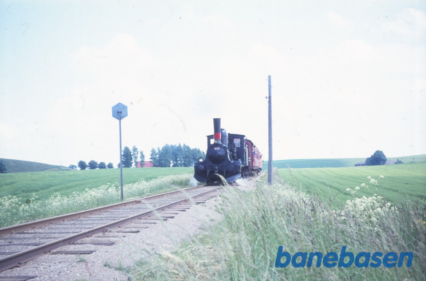 G 625 med udflugtstog mellem Ruds Vedby og Kulby G 625 med udflugtstog mellem Ruds Vedby og Kulby