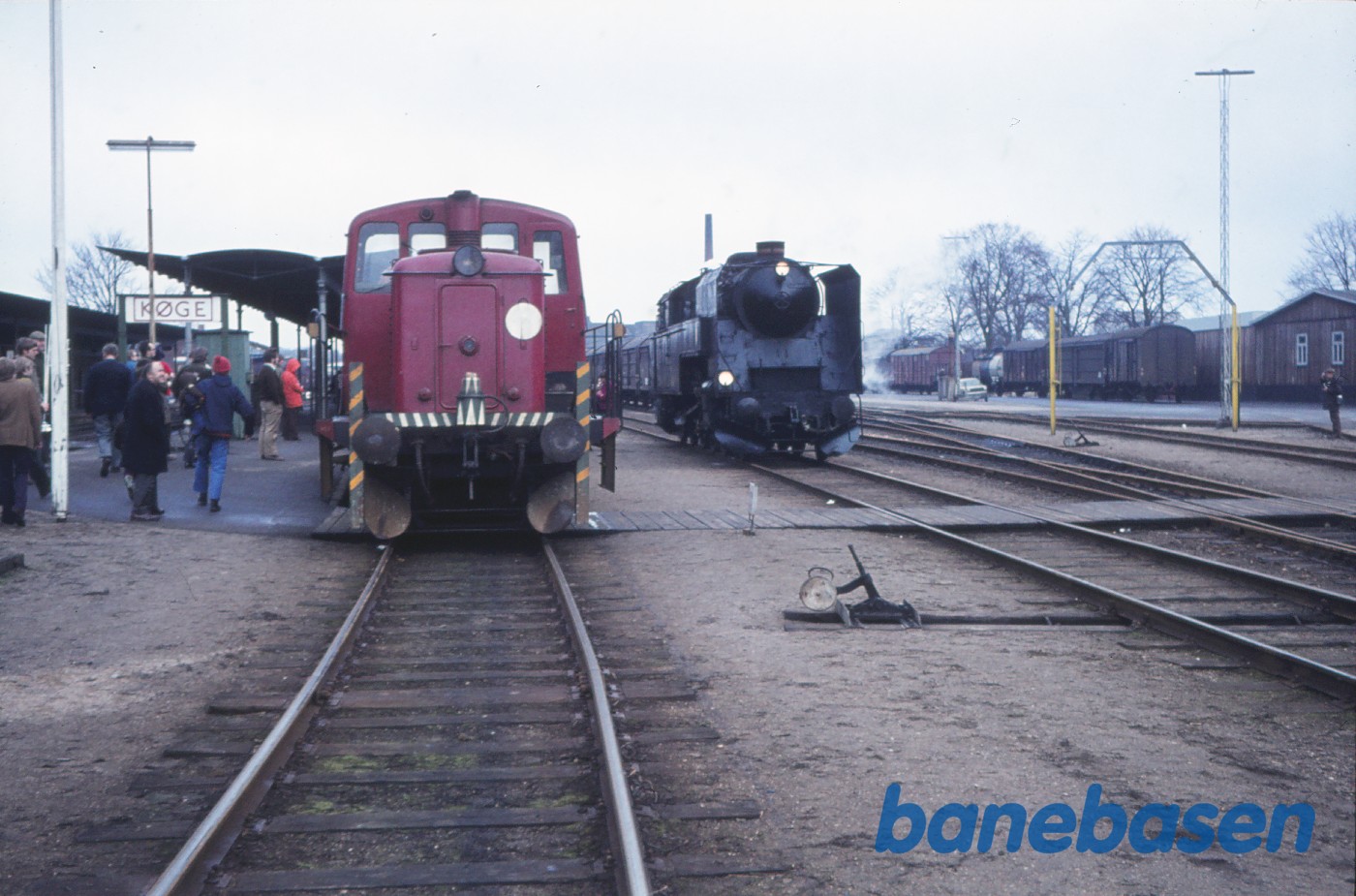 Køge station med ØSJS M 8 (ØSJK_særtog) og S 736 Køge station med ØSJS M 8 (ØSJK_særtog) og S 736