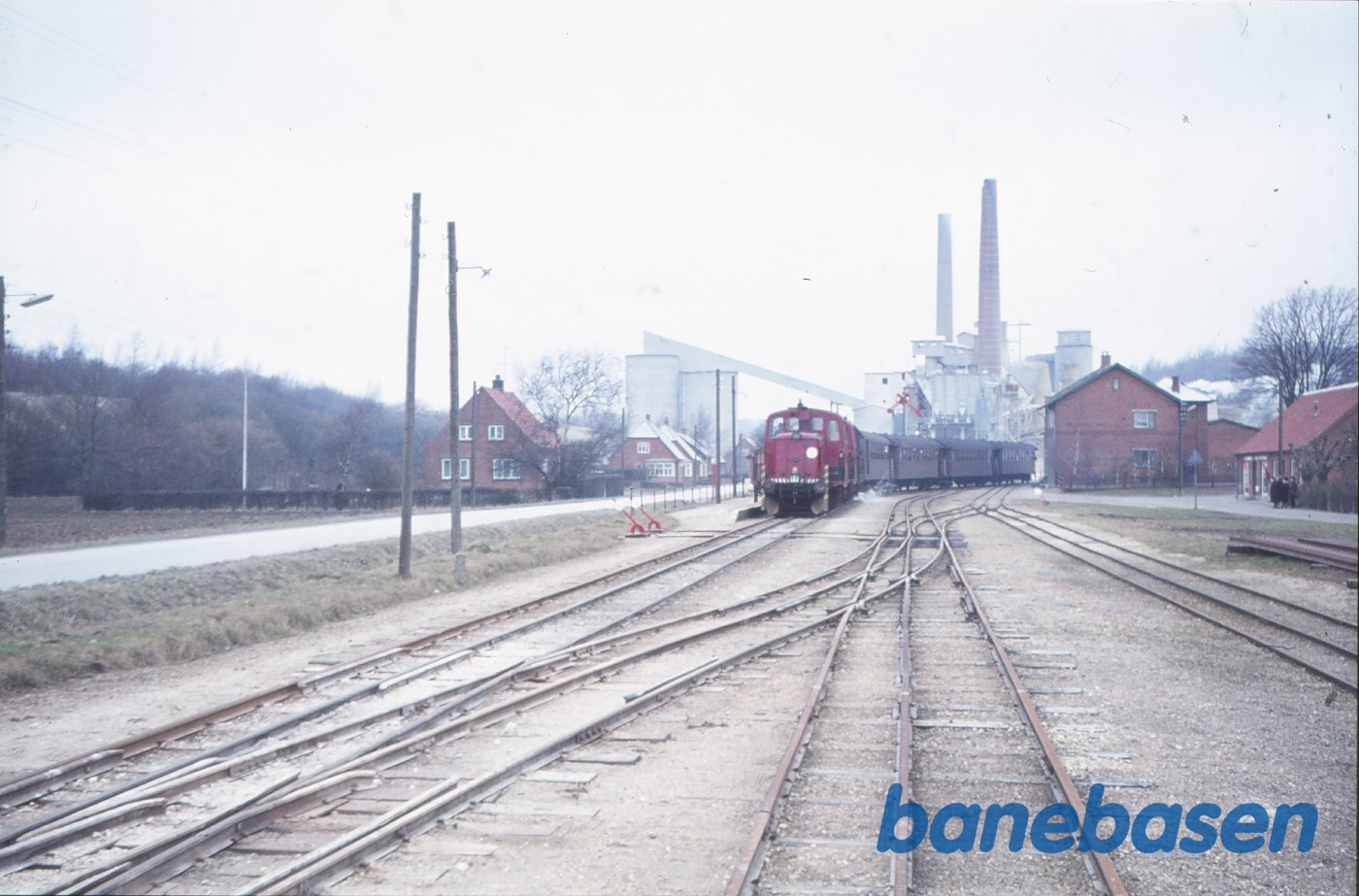 M 8 + M 9 med særtog for ØSJK på vej mod Fakse Ladeplads M 8 + M 9 med særtog for ØSJK på vej mod Fakse Ladeplads