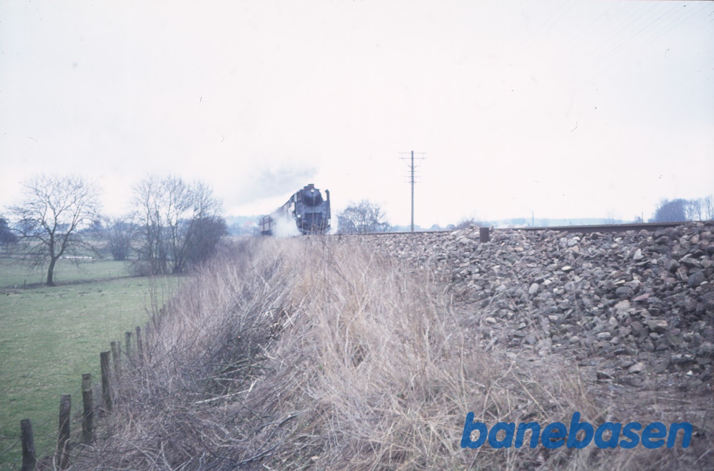 S 736 med udflugtstog for ØSJK før Tureby S 736 med udflugtstog for ØSJK før Tureby