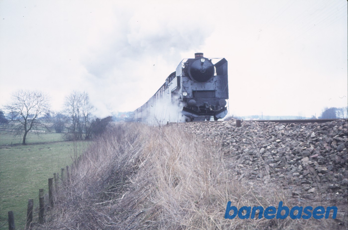 S 736 med udflugtstog for ØSJK før Tureby S 736 med udflugtstog for ØSJK før Tureby