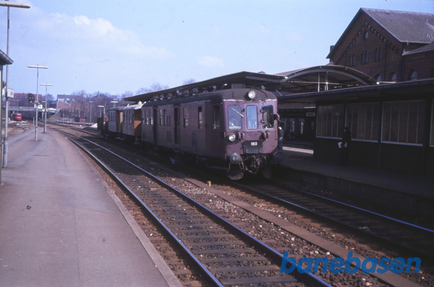 MO 1813 + SNNB M 5 + SNNB M 4 på vej til Skælskør MO 1813 + SNNB M 5 + SNNB M 4 på vej til Skælskør