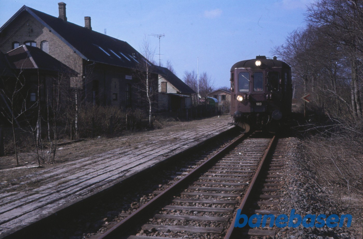 MO 1813 + SNNB M 5 + SNNB M 4 på vej til Skælskør MO 1813 + SNNB M 5 + SNNB M 4 på vej til Skælskør