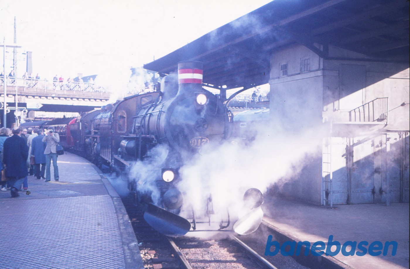 P 917 + E 994 med særtog i.f.m. Jernbanemuseets indvielse P 917 + E 994 med særtog i.f.m. Jernbanemuseets indvielse