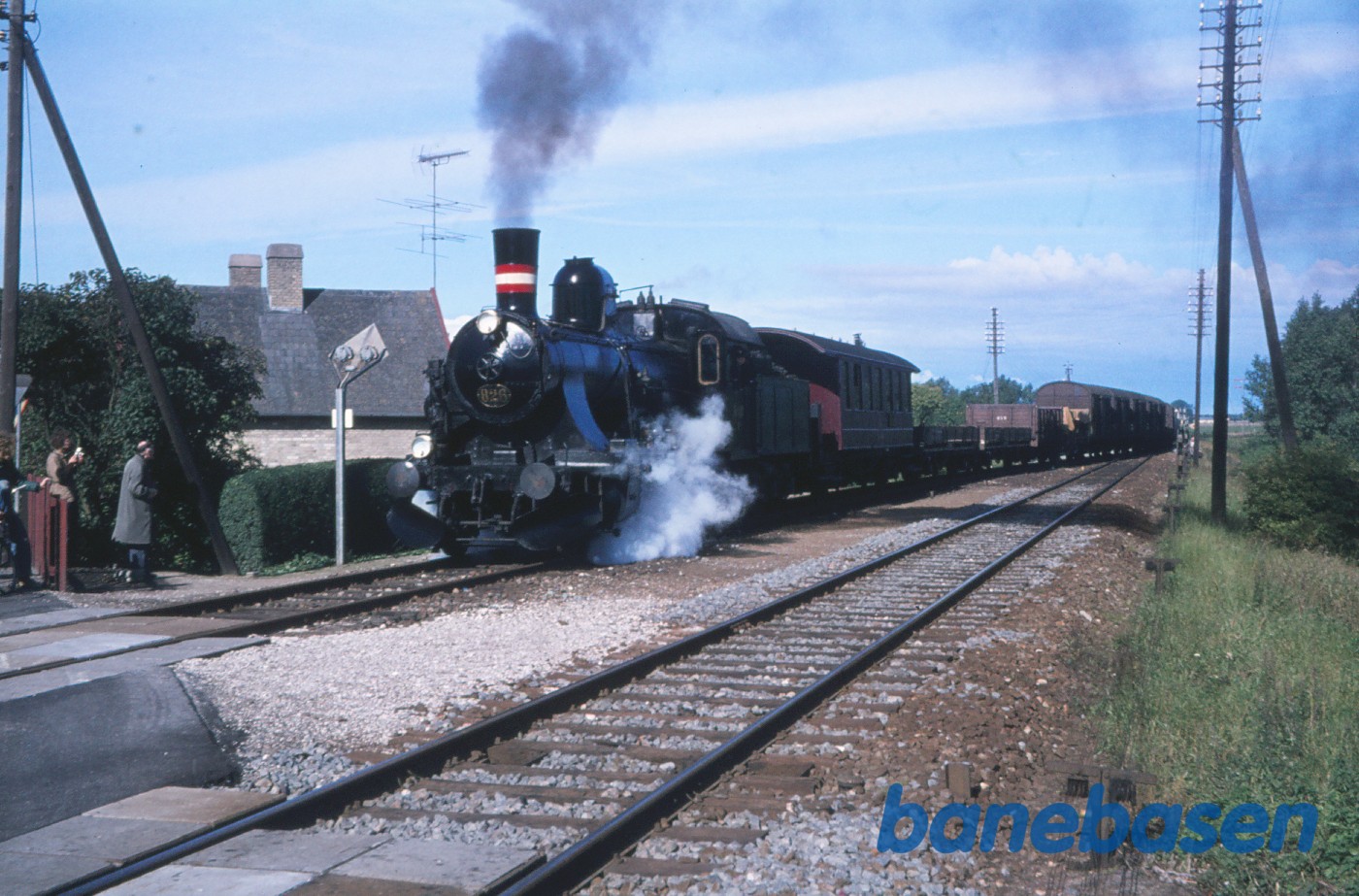 D 826 med "udflugts"-godstog under indkørsel fra Roskilde D 826 med "udflugts"-godstog under indkørsel fra Roskilde