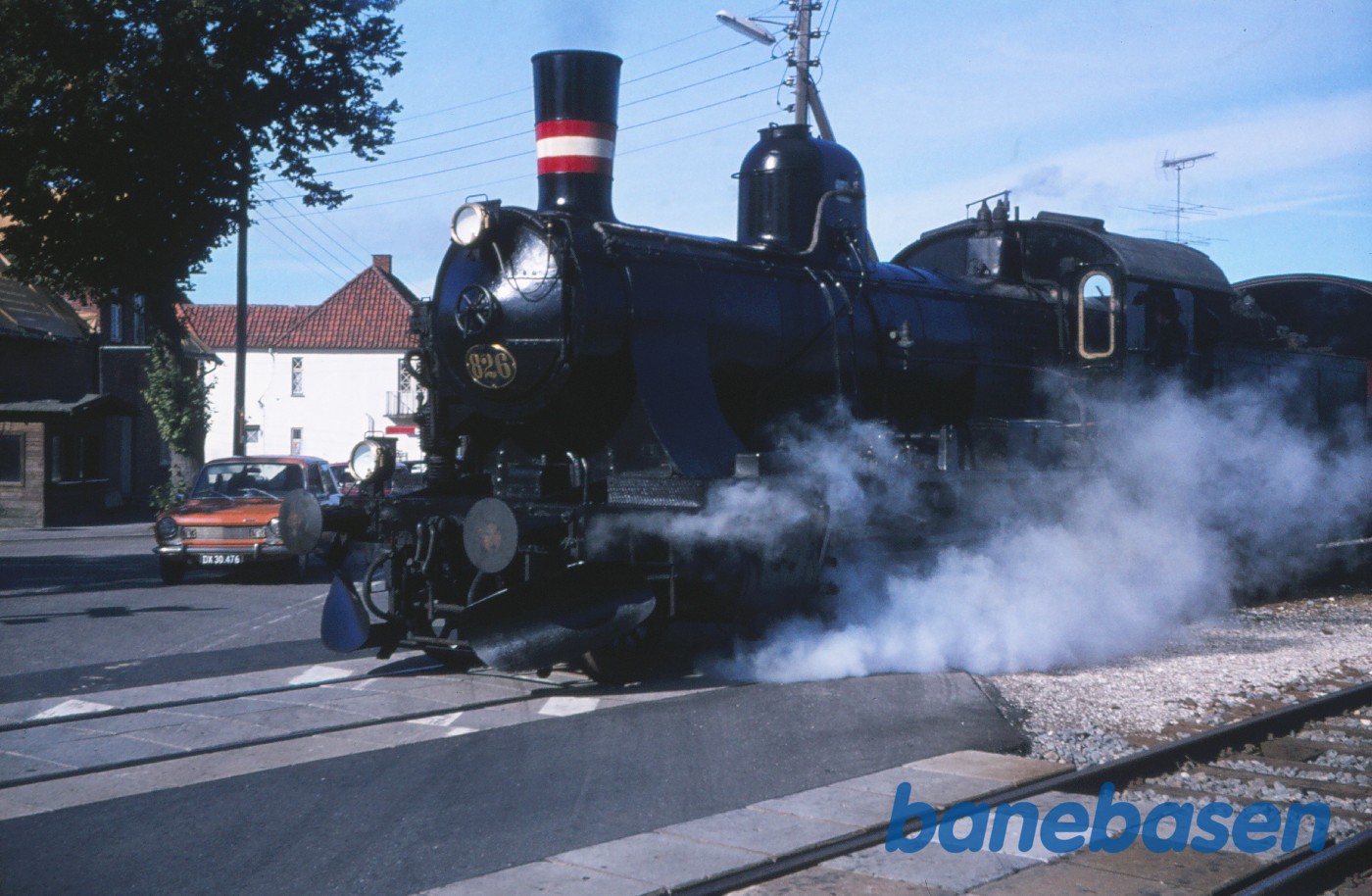 D 826 med "udflugts"-godstog under indkørsel fra Roskilde D 826 med "udflugts"-godstog under indkørsel fra Roskilde