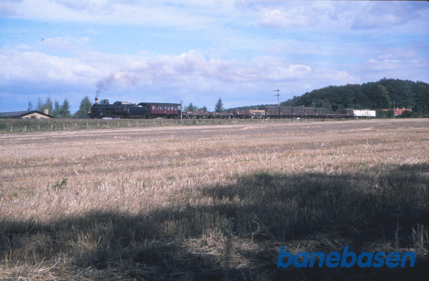 D 826 med "udflugts"-godstog under indkørsel fra Roskilde D 826 med "udflugts"-godstog under indkørsel fra Roskilde