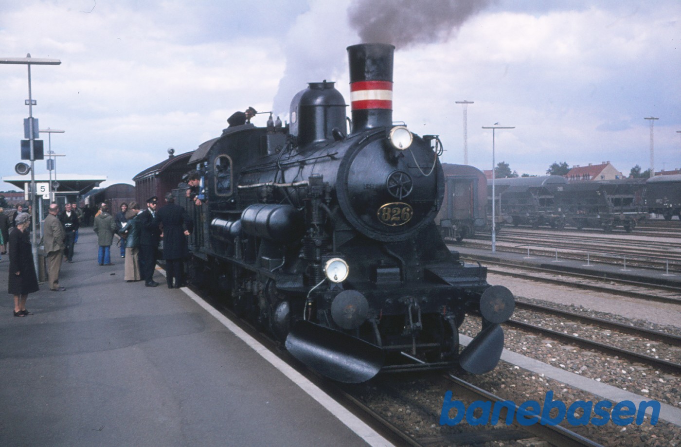 D 826 med "udflugts"-godstog D 826 med "udflugts"-godstog