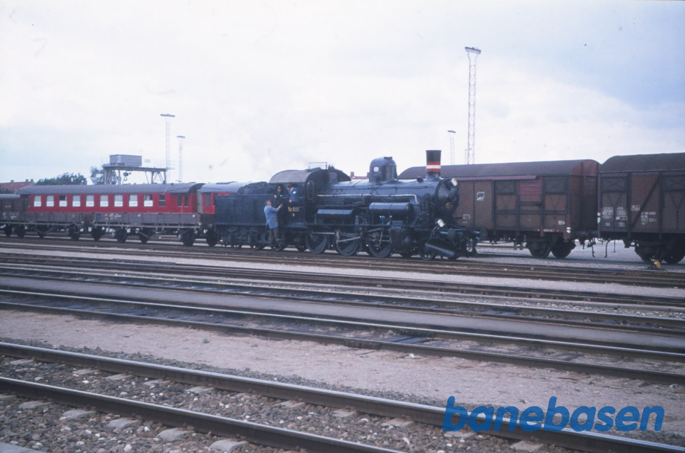 D 826 med "udflugts"-godstog D 826 med "udflugts"-godstog