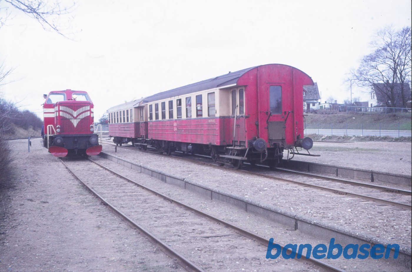 L 2 laver omløb på C 41 + C 42 L 2 laver omløb på C 41 + C 42