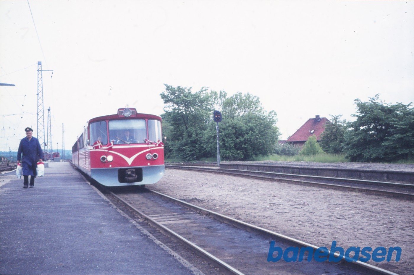 Y-tog pyntet i anledning af banens 75 års jubilæum Y-tog pyntet i anledning af banens 75 års jubilæum