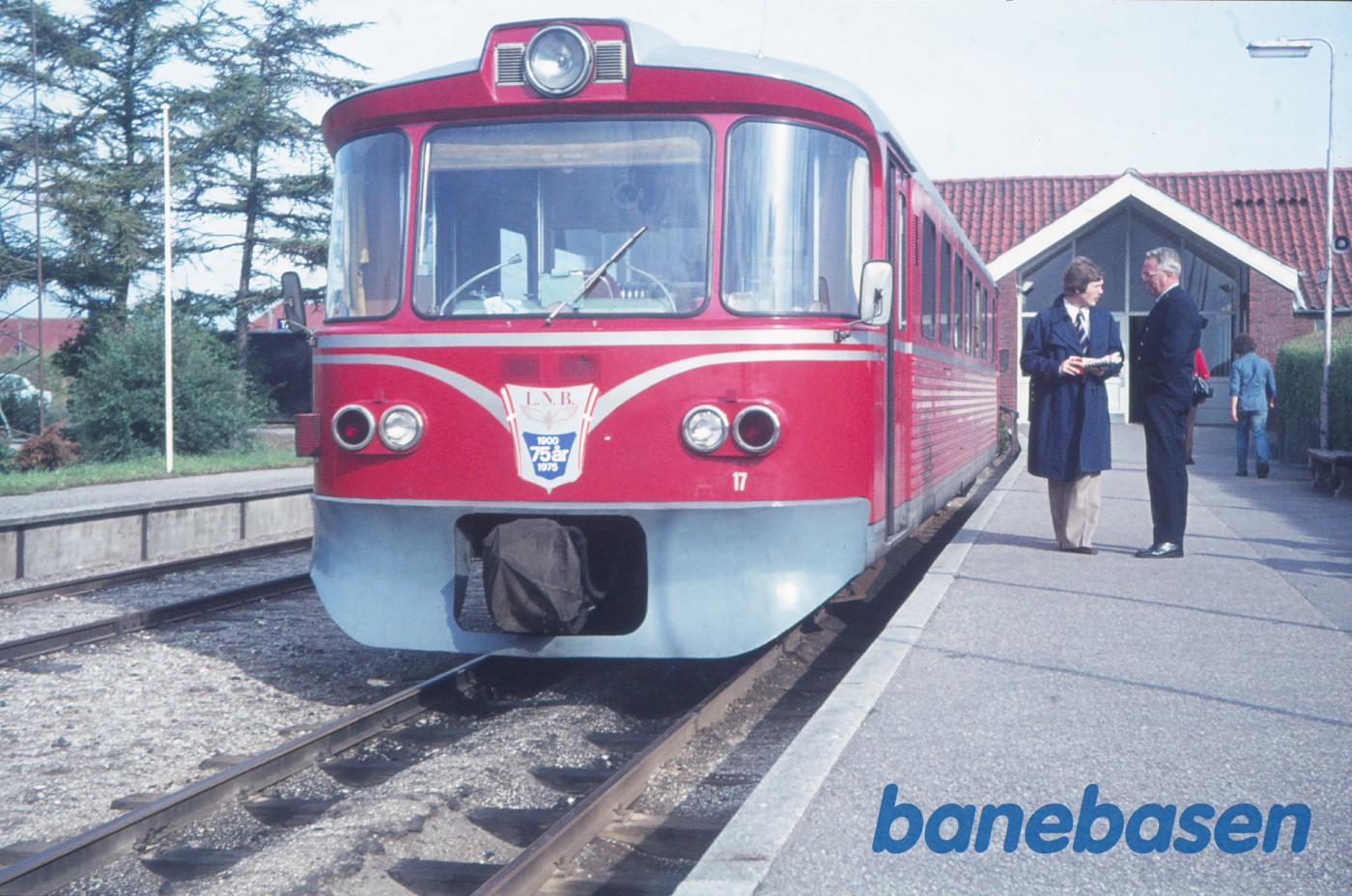 Ym 17 pyntet i anledning af banens 75 års jubilæum Ym 17 pyntet i anledning af banens 75 års jubilæum
