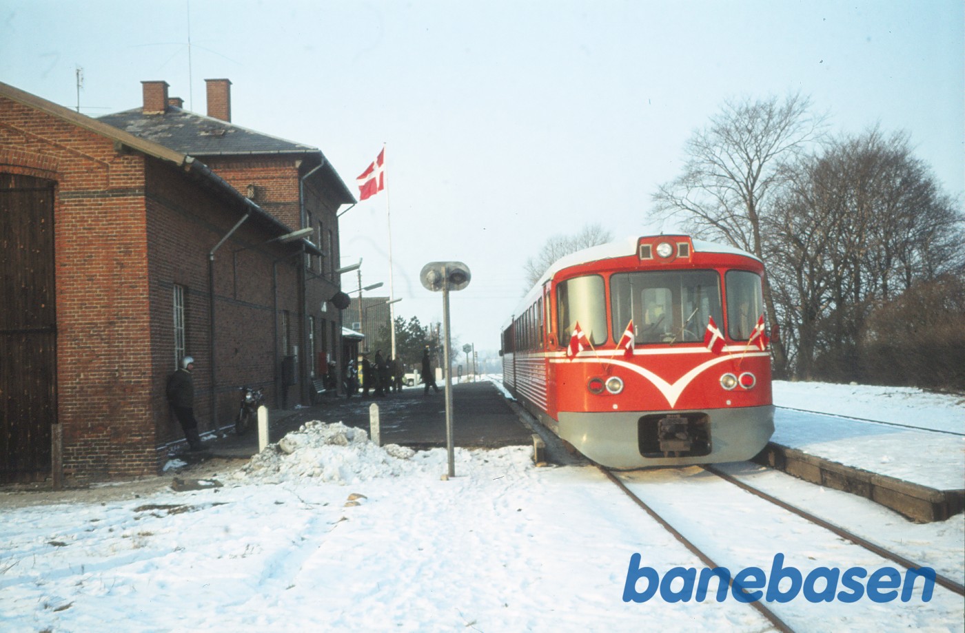 Y-tog med flag Y-tog med flag