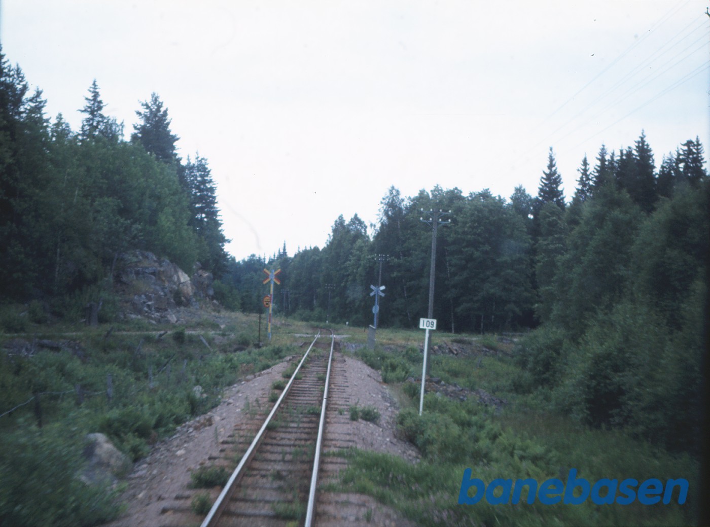 Vue fra førerplads i skinnebus mellem Åseda og Virserum Vue fra førerplads i skinnebus mellem Åseda og Virserum