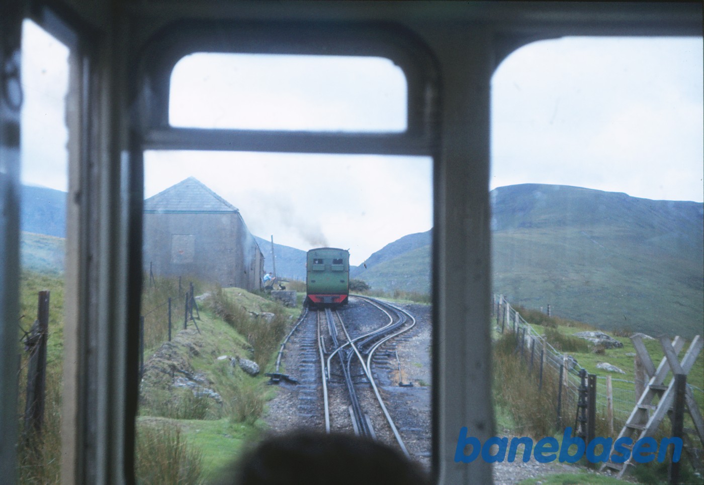 Togkrydsning på vej op Togkrydsning på vej op