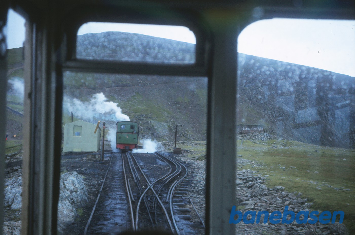 Togkrydsning på vej op Togkrydsning på vej op