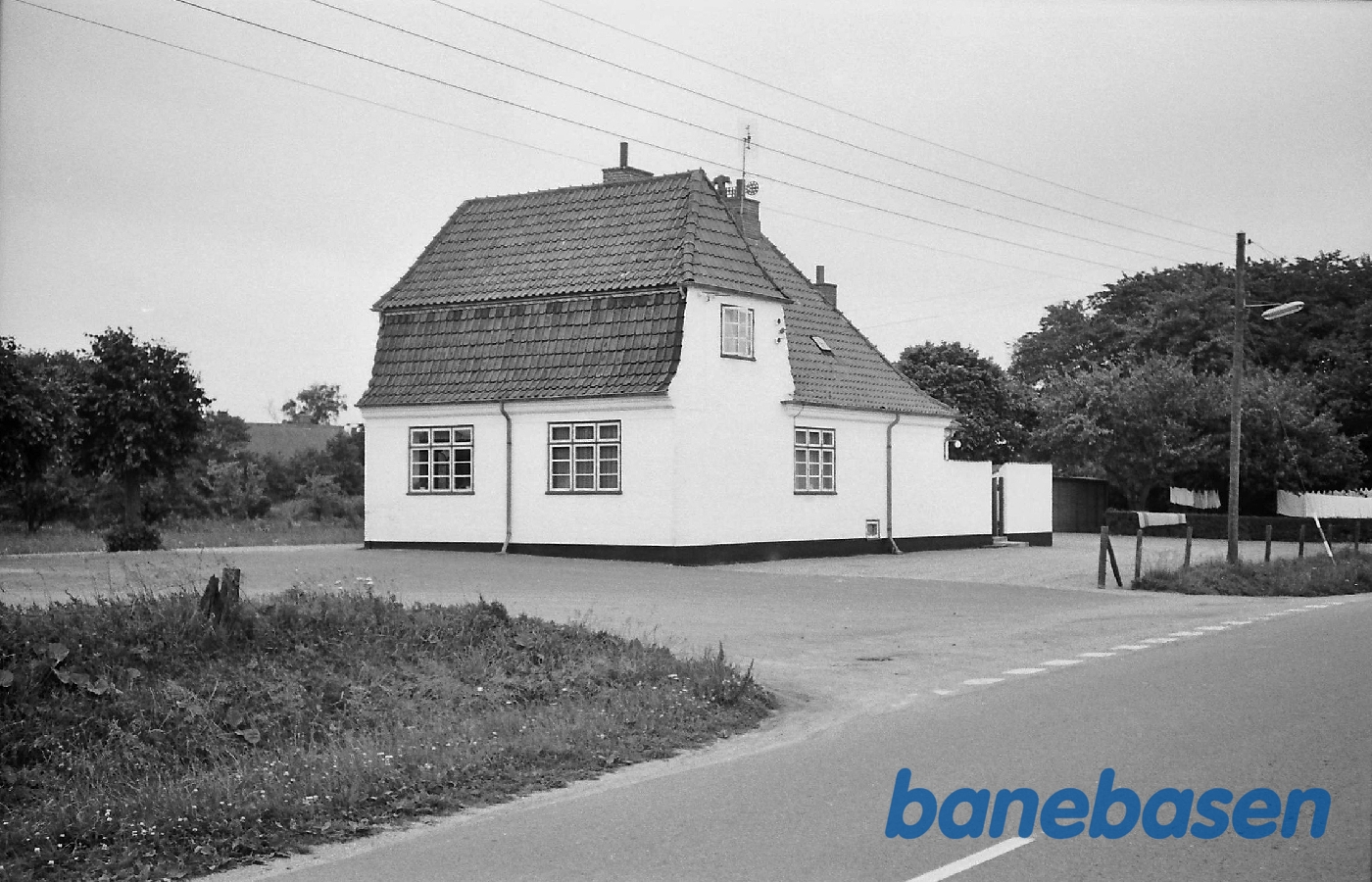 Stationen set fra gaden Stationen set fra gaden
