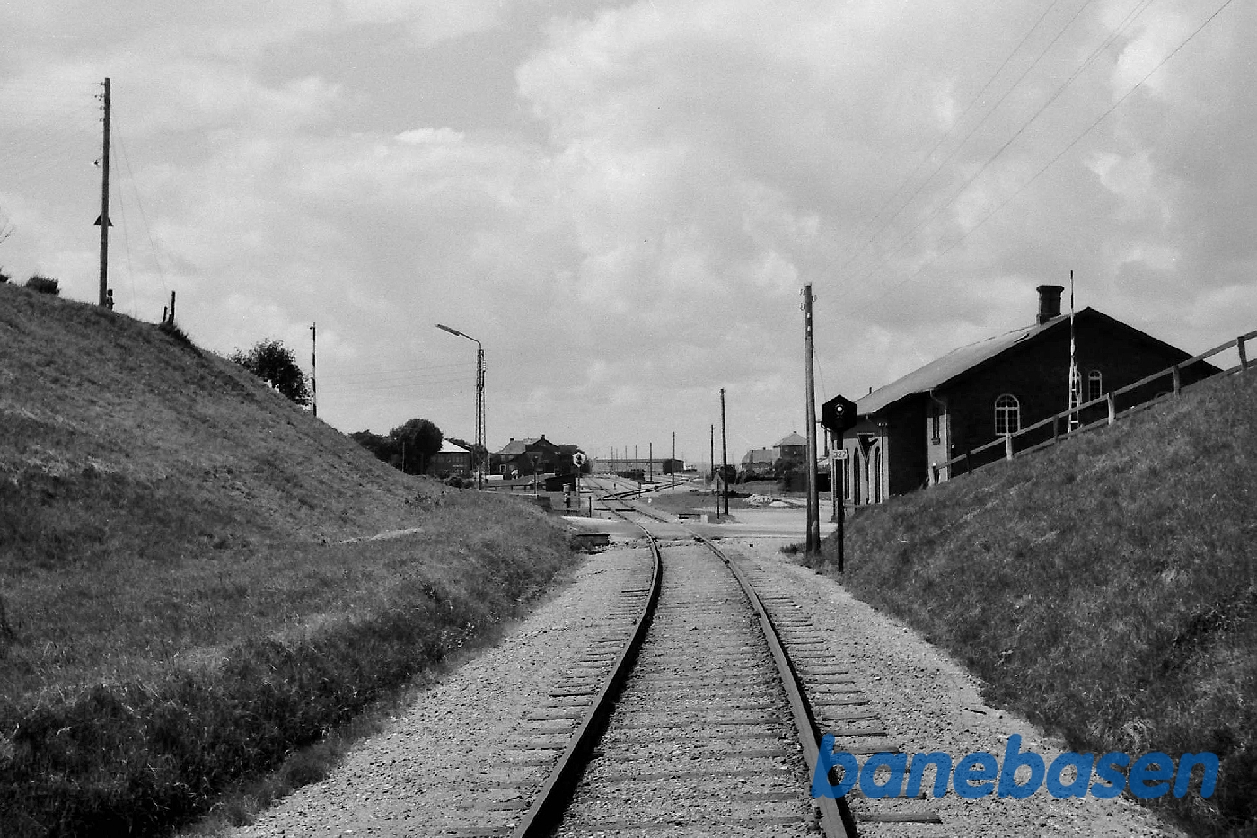 Indkørslen til stationen Indkørslen til stationen