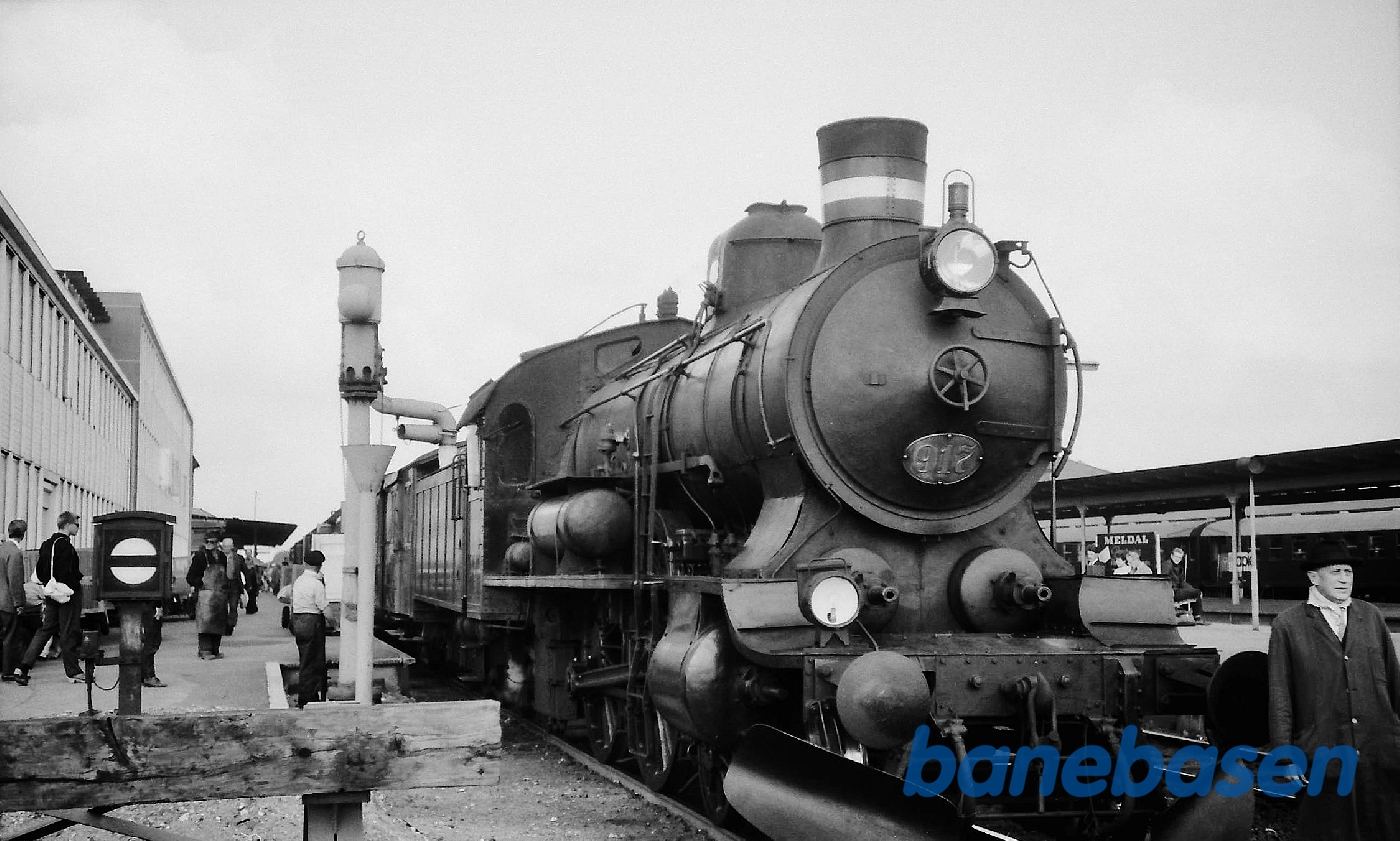 P 917 tager vand i P 917 tager vand i