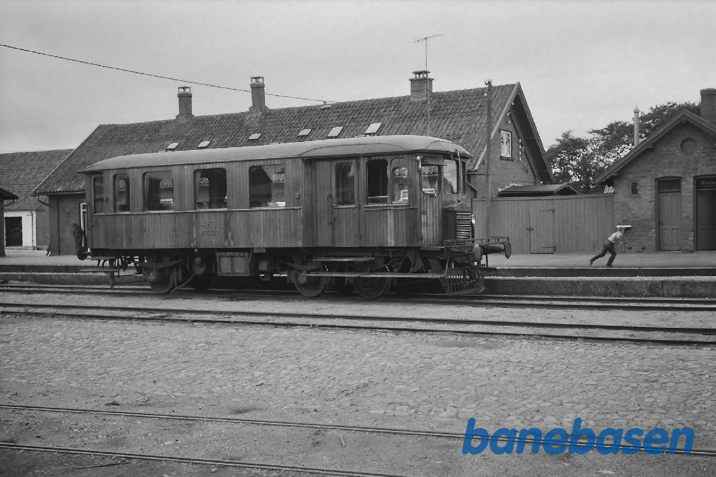 M 3203 M 3203