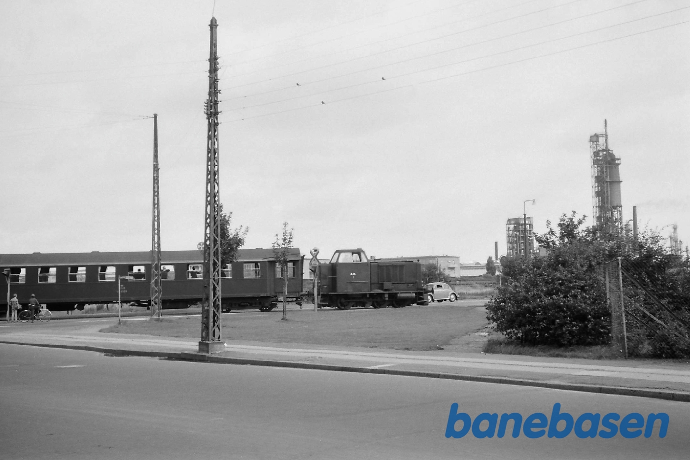 Særtog til Amager ved Uplandsgade/Prags Boulevard. Pyrolyseværket i baggrunden Særtog til Amager ved Uplandsgade/Prags Boulevard. Pyrolyseværket i baggrunden