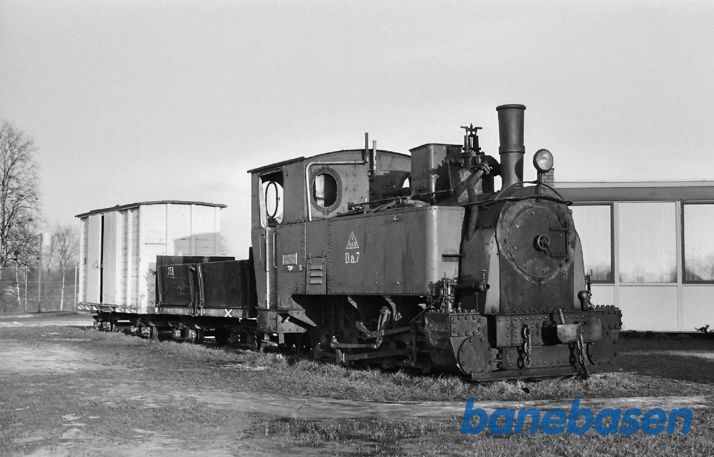 Roebane lokomotiv Da 7 + vogne ved Teknisk museum, Ole Rømers Vej i Helsingør Roebane lokomotiv Da 7 + vogne ved Teknisk museum, Ole Rømers Vej i Helsingør
