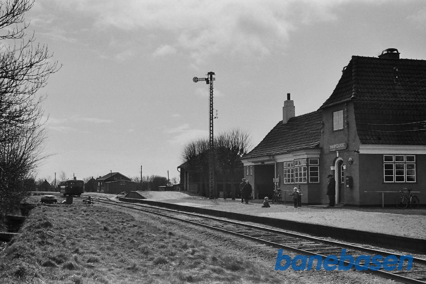 Stationen set fra udkørslen mod Kragenæs Stationen set fra udkørslen mod Kragenæs